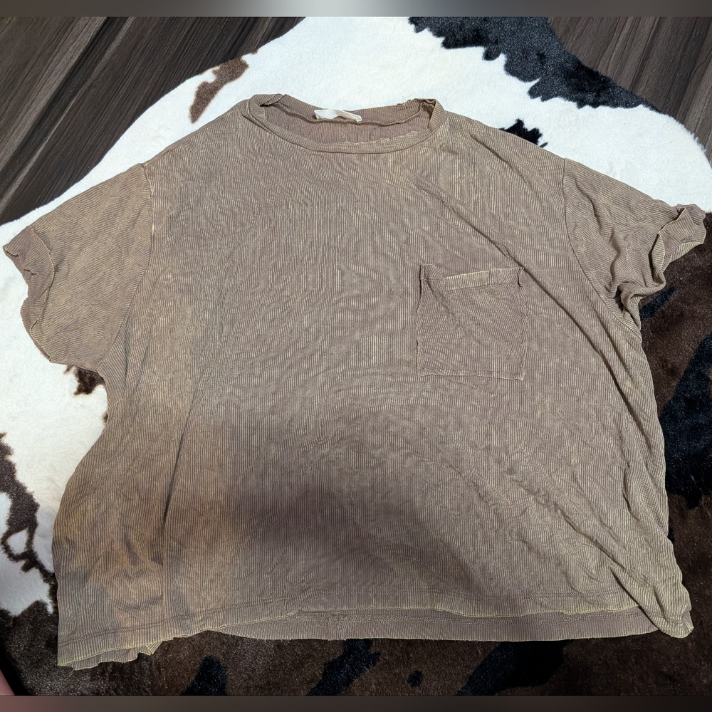 Zenana Outfitters S/M Ribbed Crew Neck Tee in Taupe